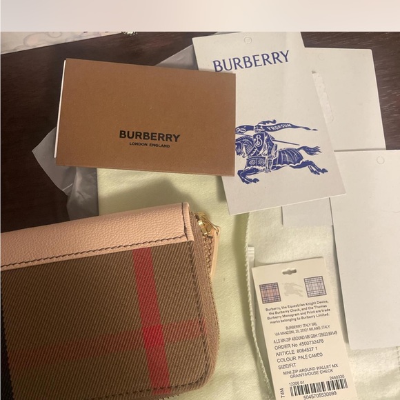 Burberry Beige and Red Checkered Wallet NWT - Picture 1 of 5